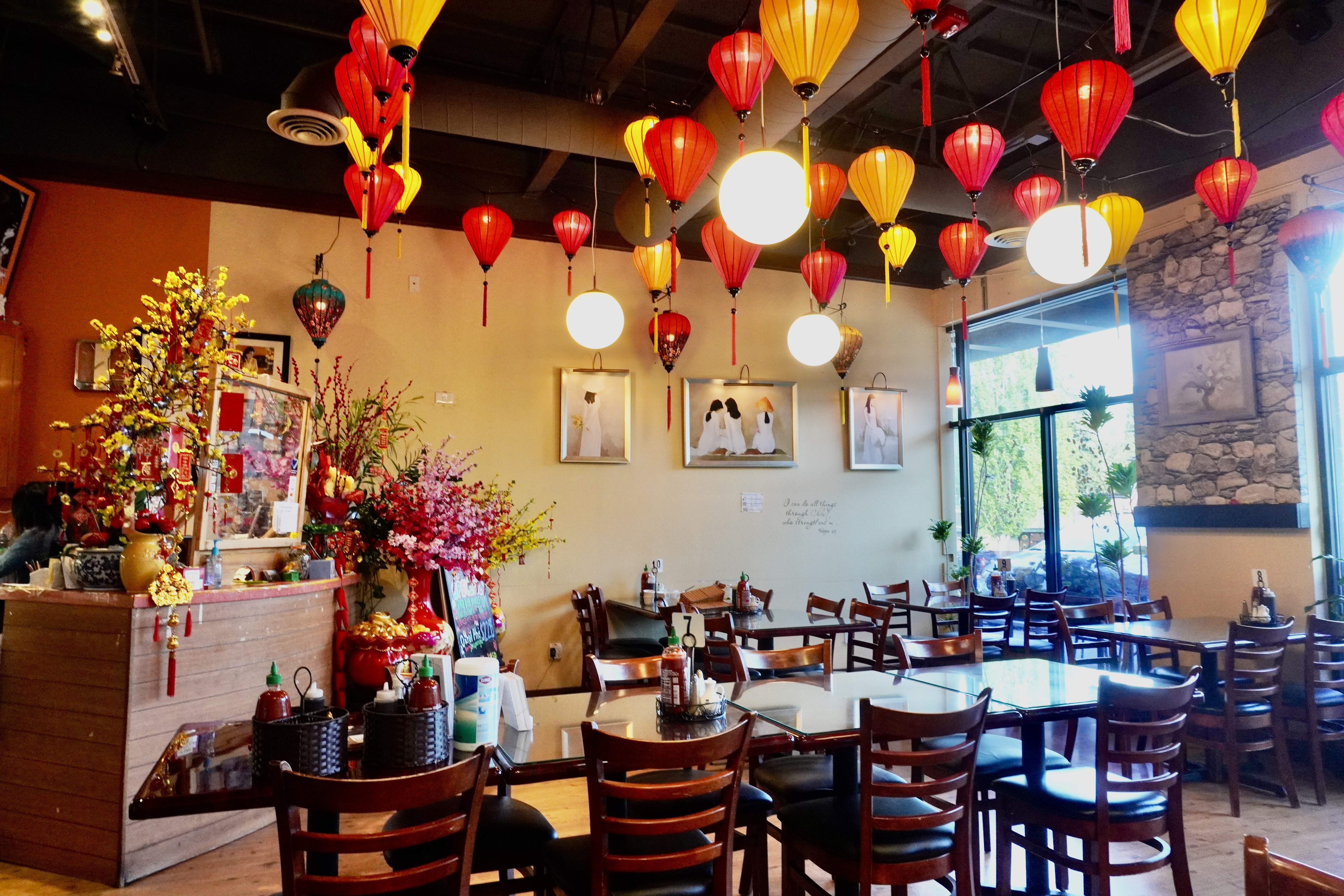 A picture of the Rose Pho interior.